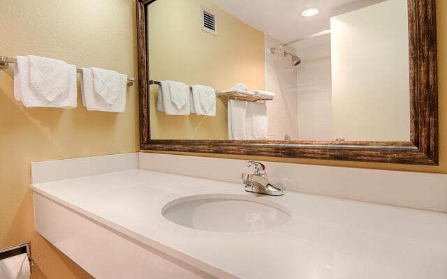 Norwood Inn & Suites