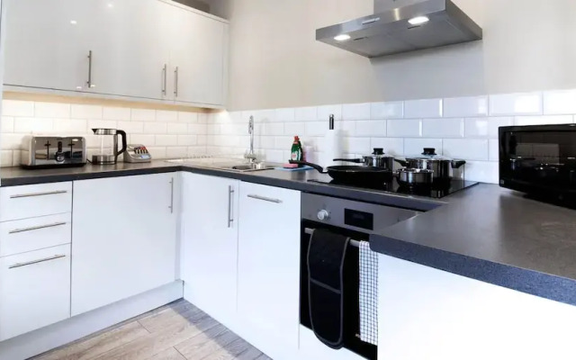 2 Bed 1 Bath Town Center Apartment