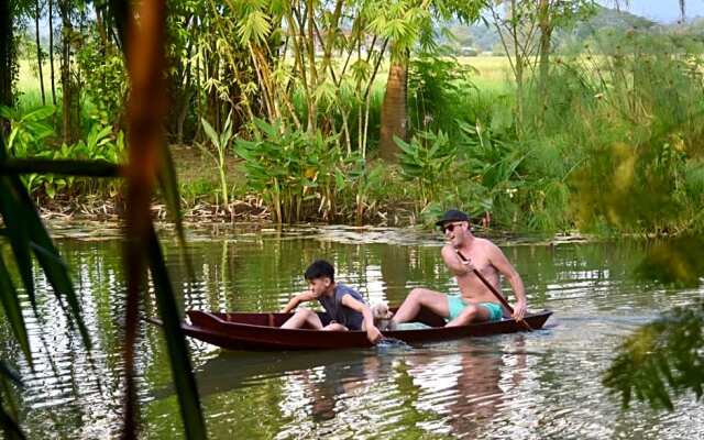 Baan Tung Boon Lom