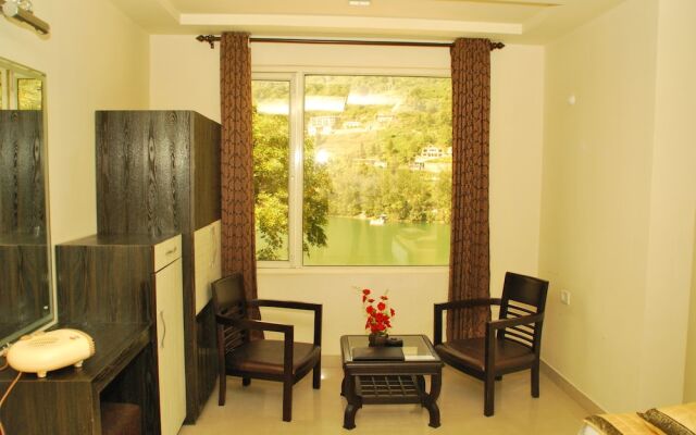 Royal Rosette Lake View Boutique Hotel