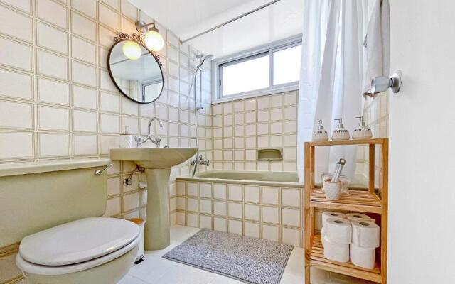 2BR SEAFRONT Apt in city center close to the beach
