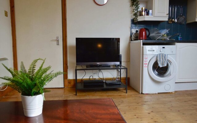 Sophisticated and Bright One Bed in Leith