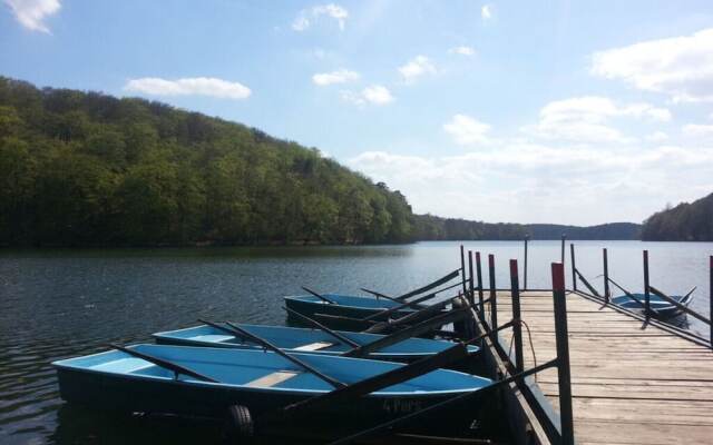 Small House Lake Modern Retreat