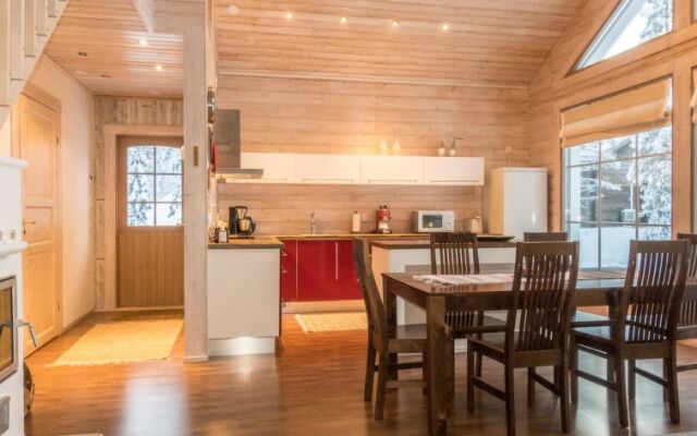 Holiday Home Luoston karpalo