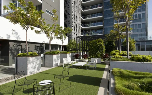 Trafalgar Lane Apartments by CLLIX