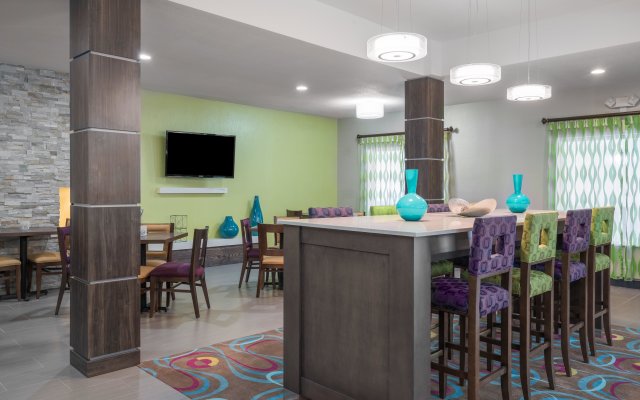 Holiday Inn Express & Suites Ames, an IHG Hotel