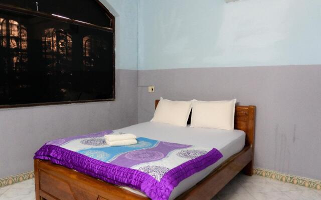 Viet Hung Hotel by Zuzu