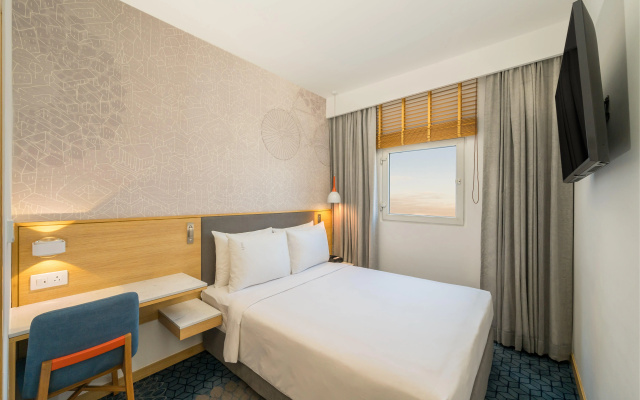 Hotel Caspia Pro Greater Noida – Guest Rooms – Greater Noida