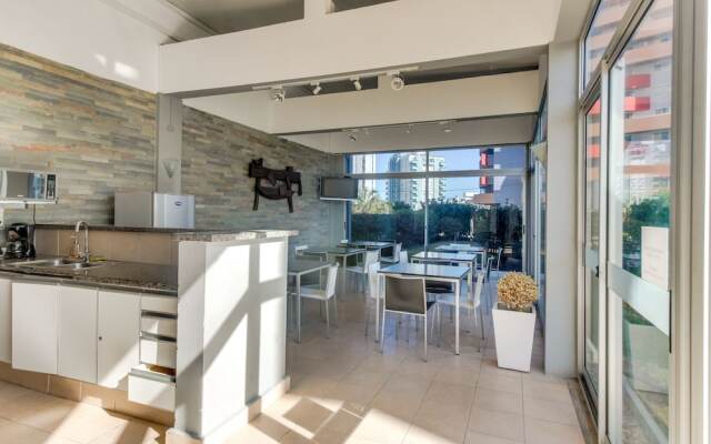 Comodo apartamento c/ piscina interior y exterior