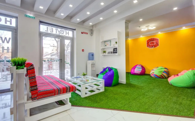 White Hotel & Hostel