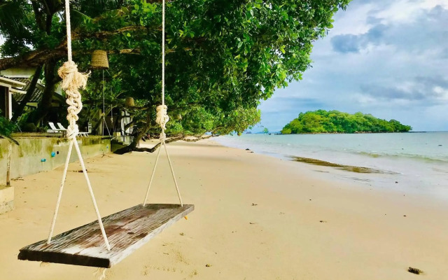 The Parlour Krabi by ZUZU