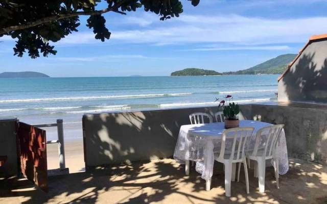 Casa aconchegante pé na areia c/ 5 quartos.