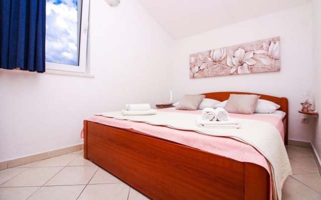 Apartment Šara - free parking A2 Primosten, Riviera Sibenik