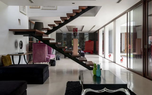 SuperNova Private Boutique Retreat Villa