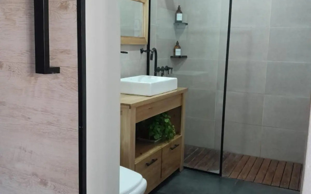 "El Farolito Apartment"