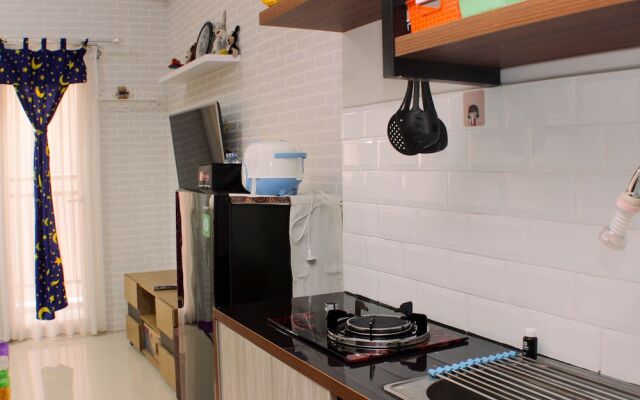 Stunning And Comfy Studio Apartment Transpark Juanda