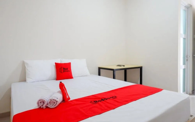 RedDoorz near Pacific Mall Tegal 2