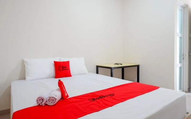RedDoorz near Pacific Mall Tegal 2