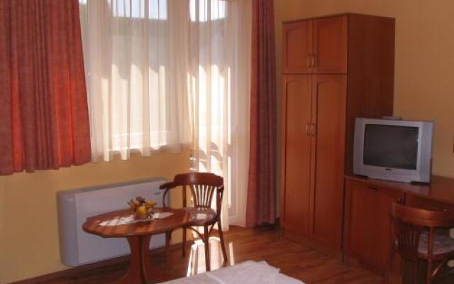 Karádi Hotel