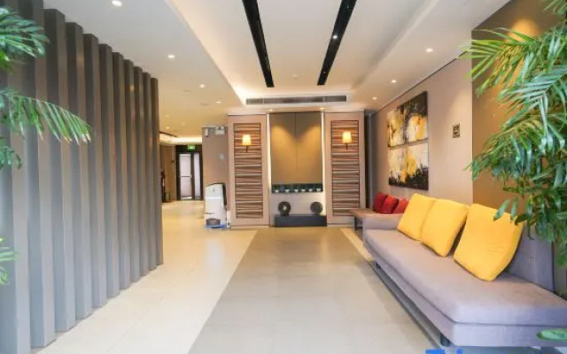 Yue Gaming Hotel (Shanghai Zhoupu Xiaoshanghai Pedestrian Street)