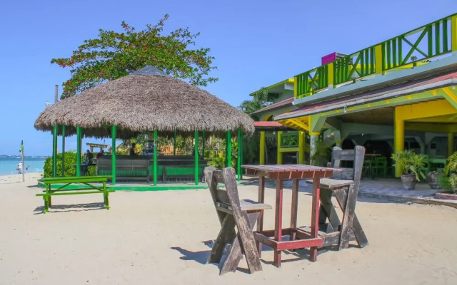 Aqua Verde- Burbon Beach Club