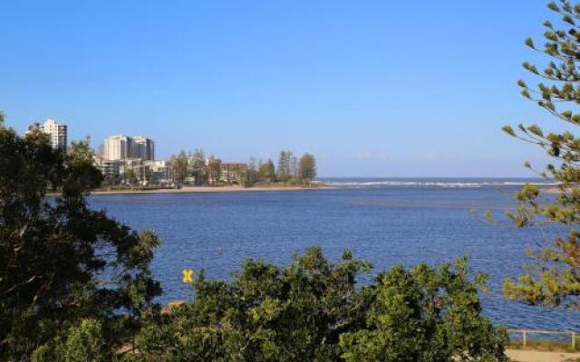 Golden Shores Unit 1, 21 Landsborough Parade