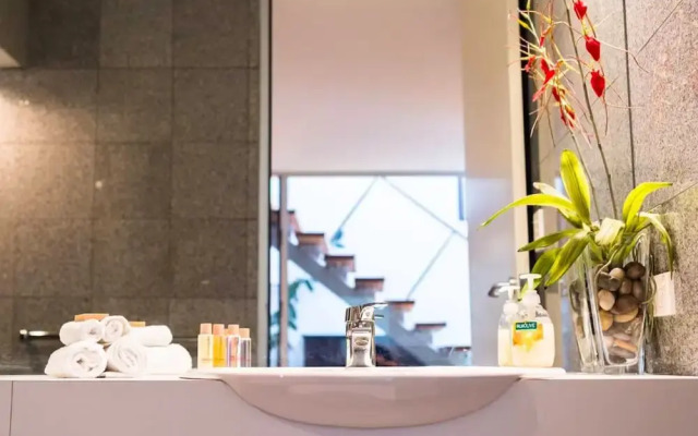 Adelaide Cbd Luxury  Spa Netflix Wifi