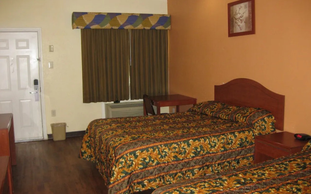 Scottish Inn and Suites