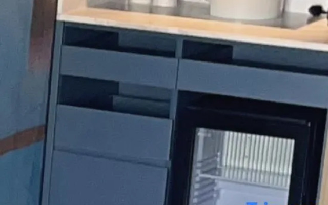 Sushi Luxury Hotel (Shanghai Riyueguang Dapuqiao Subway Station Branch)