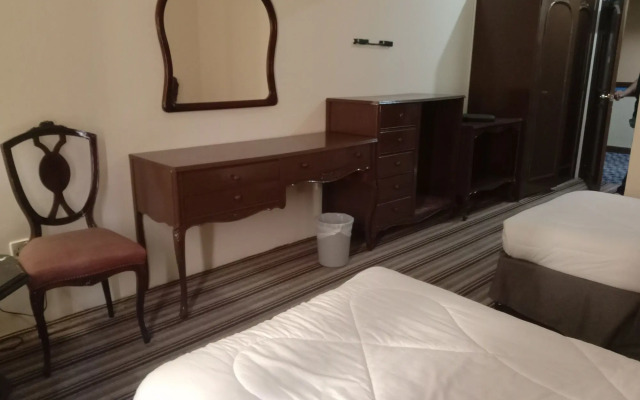 Al Commodore Hotel