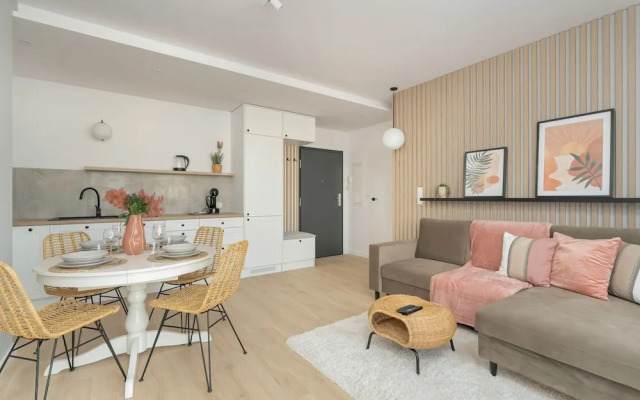 Elegant Apartment in Poznan by Renters
