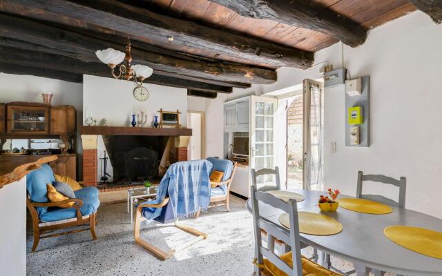 Luxurious Holiday Home in Cendrieux with Garden House