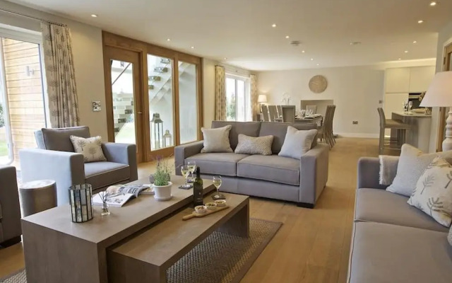 3 The Drive, Hillfield Village