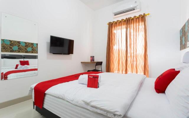 RedDoorz Plus @ Boulevard Residence BSD