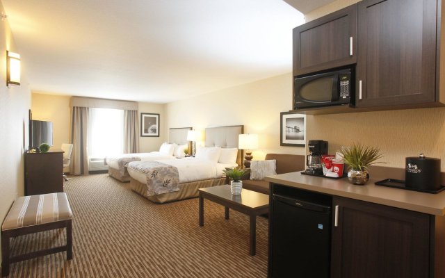 Pomeroy Inn & Suites at Olds