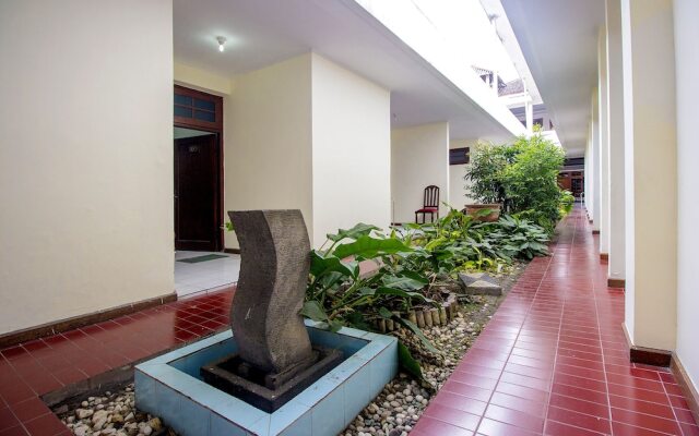 Super OYO 759 Hotel Dewi Sri