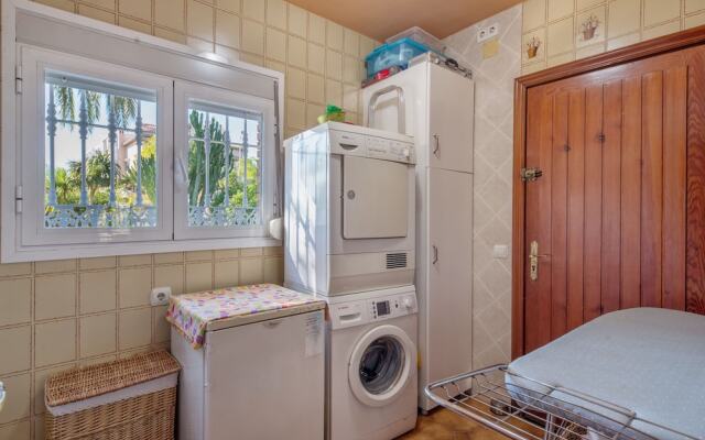 Villa - 5 Bedrooms with Pool and WiFi - 107872
