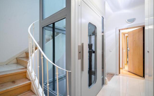 Premium Family Apartment W/ Lift, Ac & Barbecue