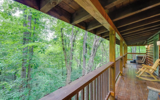 Sevierville Vacation Rental w/ Hot Tub & Grill