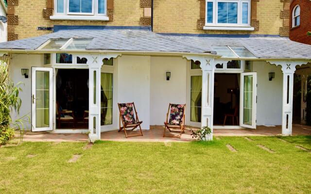 Blenheim House a Seaside Home for 12