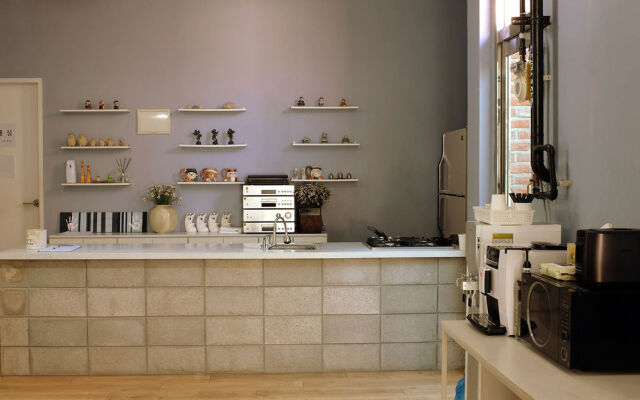 Atelier Hostel