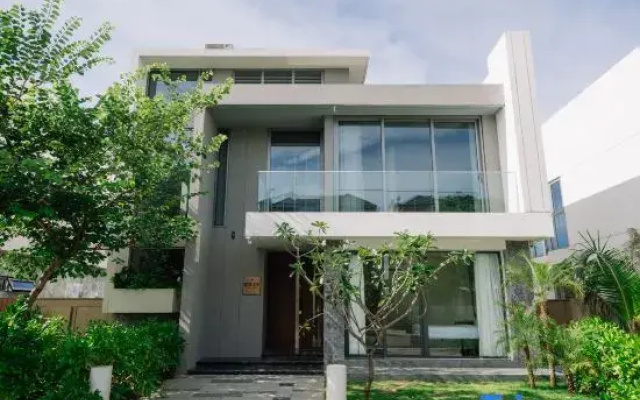 TRON Villa - 4BR Private Pool - Golfside Retreat