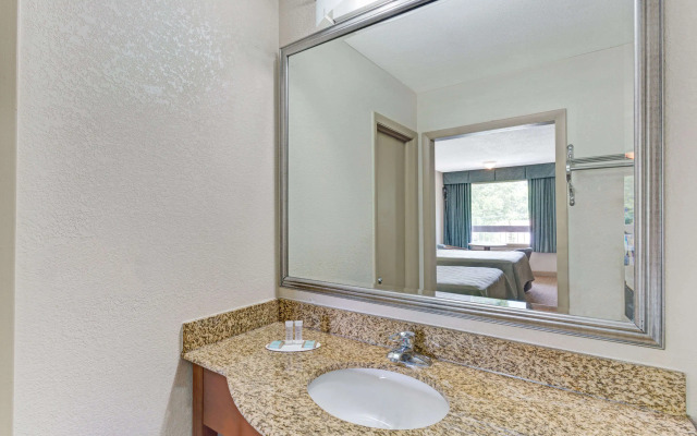 Travelodge by Wyndham Suites Virginia Beach Oceanfront