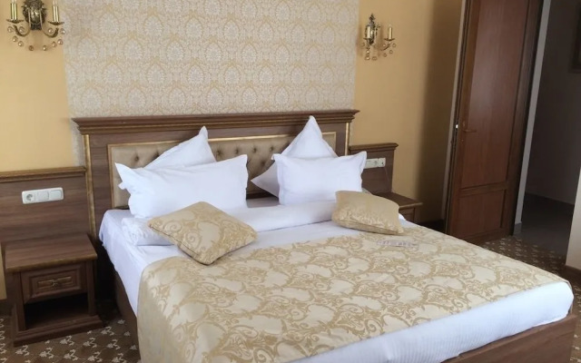 Multi Rest House