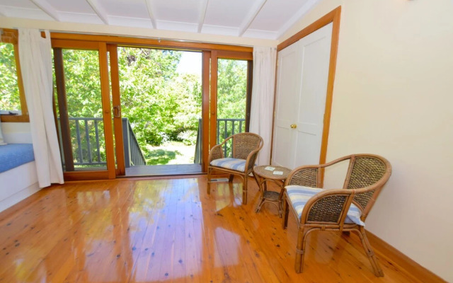 Mintie Cottage on Leura Mall