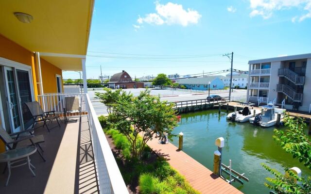 Laguna Vista 109 by RedAwning