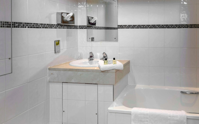 Best Western Heath Court Hotel