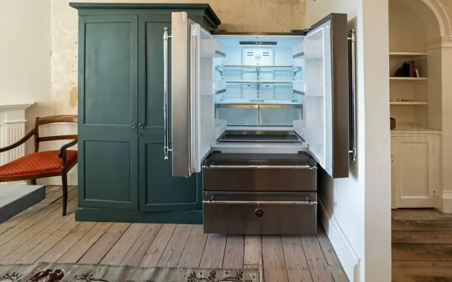 Georgian Luxury Margate Tnhouse Sleeps 11 by Adliv