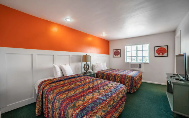 Captain's Table Hotel