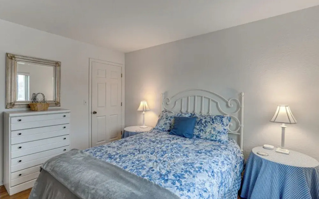 Main Channel View! Condo w/ Dock & Pool Access